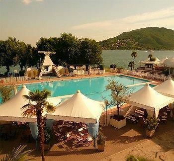 Beach Hotel Eurovil Predore Bagian luar foto