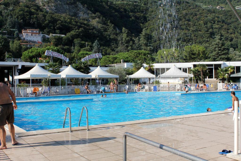 Beach Hotel Eurovil Predore Bagian luar foto