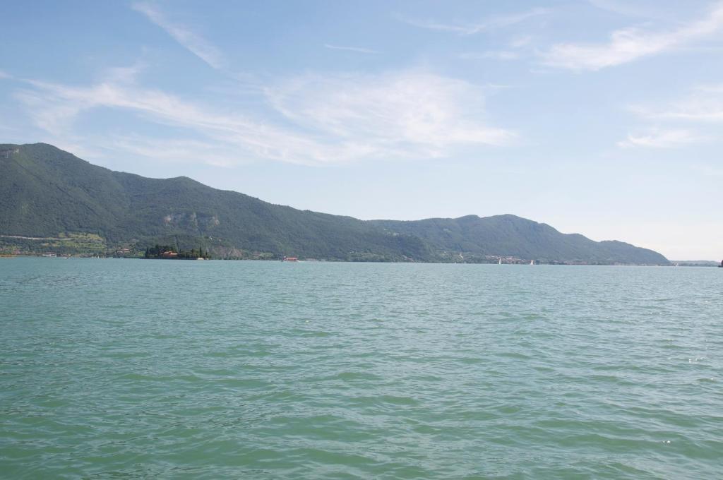 Beach Hotel Eurovil Predore Bagian luar foto