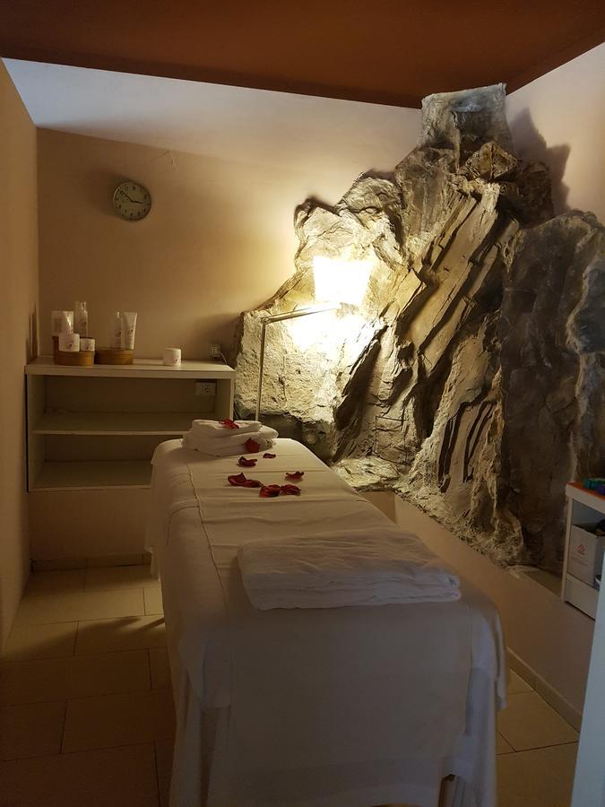 Beach Hotel Eurovil Predore Bagian luar foto