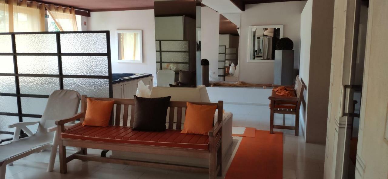 Beach Hotel Eurovil Predore Bagian luar foto